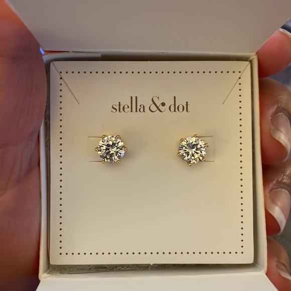 Stunning Silver Studs - Picture 2 of 2